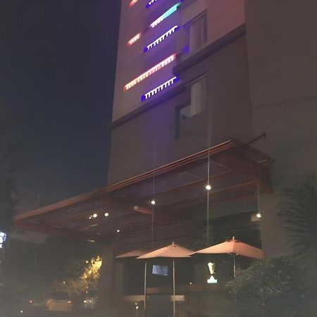 G Suites Hotel By Amithya Surabaya Exteriör bild