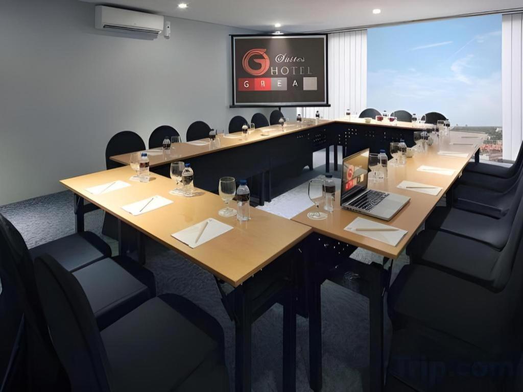 G Suites Hotel By Amithya Surabaya Exteriör bild