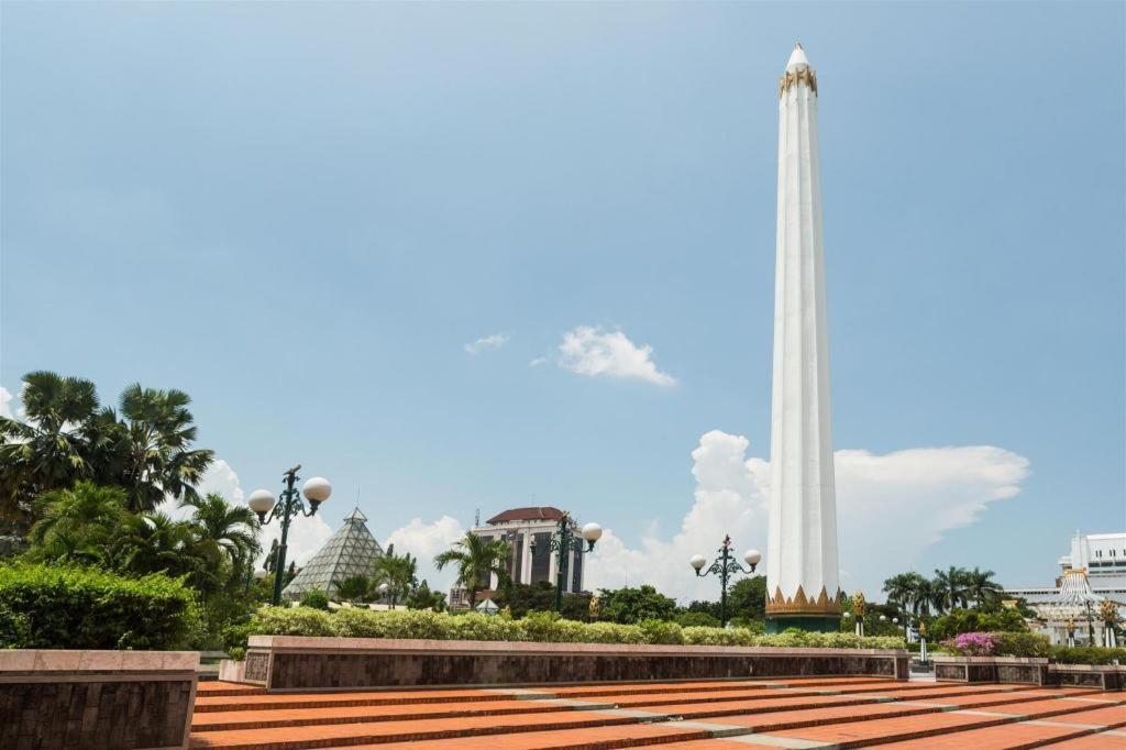 G Suites Hotel By Amithya Surabaya Exteriör bild