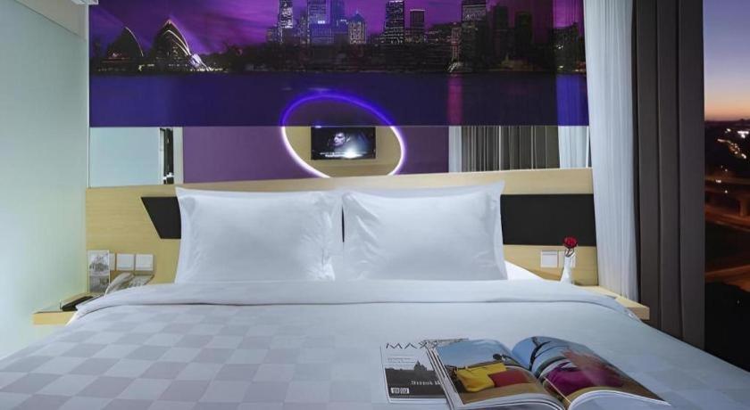 G Suites Hotel By Amithya Surabaya Exteriör bild